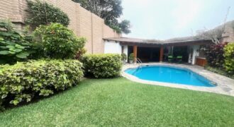 Se vende linda casa en San isidro con terraza jardin pisicna y area de bbq
