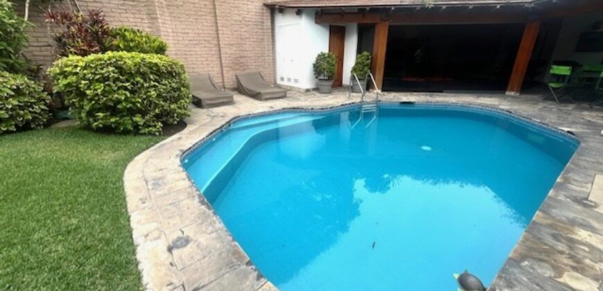 Se vende linda casa en San isidro con terraza jardin pisicna y area de bbq