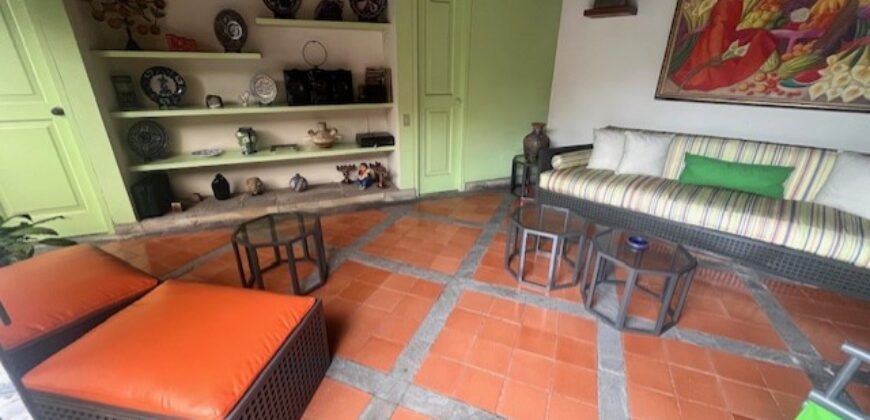 Se vende linda casa en San isidro con terraza jardin pisicna y area de bbq