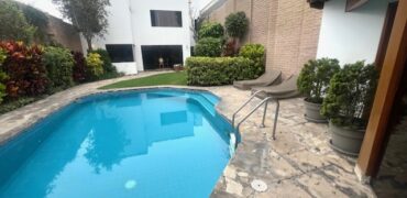 Se vende linda casa en San isidro con terraza jardin pisicna y area de bbq