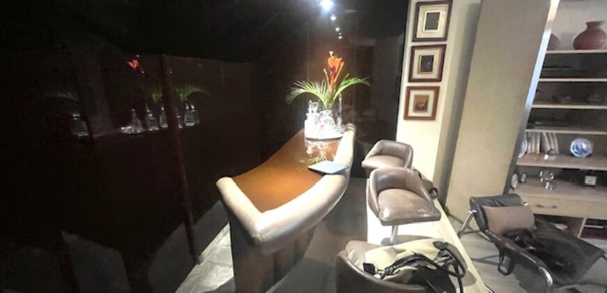 Se vende linda casa en San isidro con terraza jardin pisicna y area de bbq