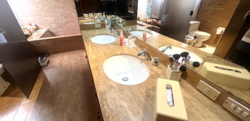 Se vende linda casa en San isidro con terraza jardin pisicna y area de bbq