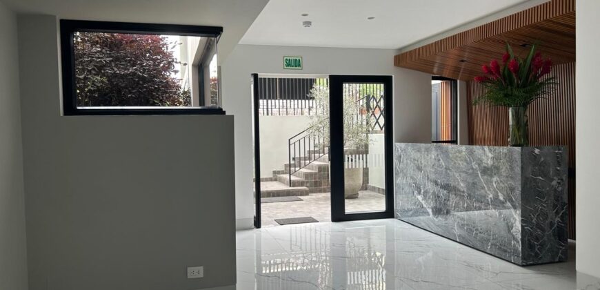 Venta departamento de estreno en San Isidro 1er piso